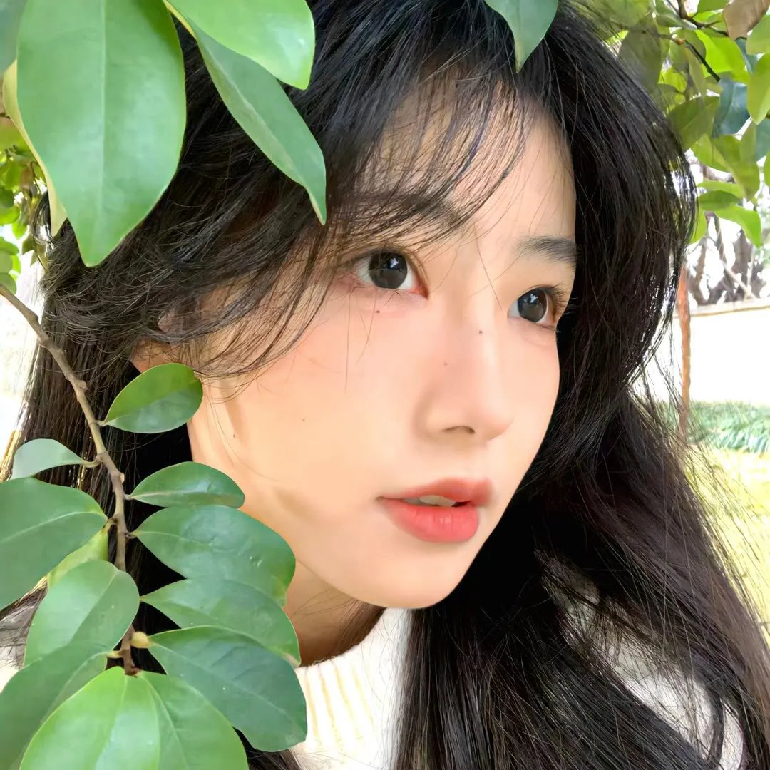 一个唱歌，另一个不唱歌