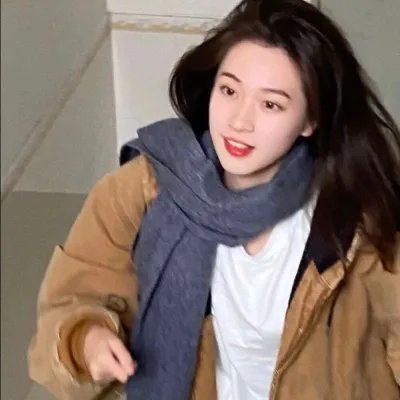 三个带面纱的女子